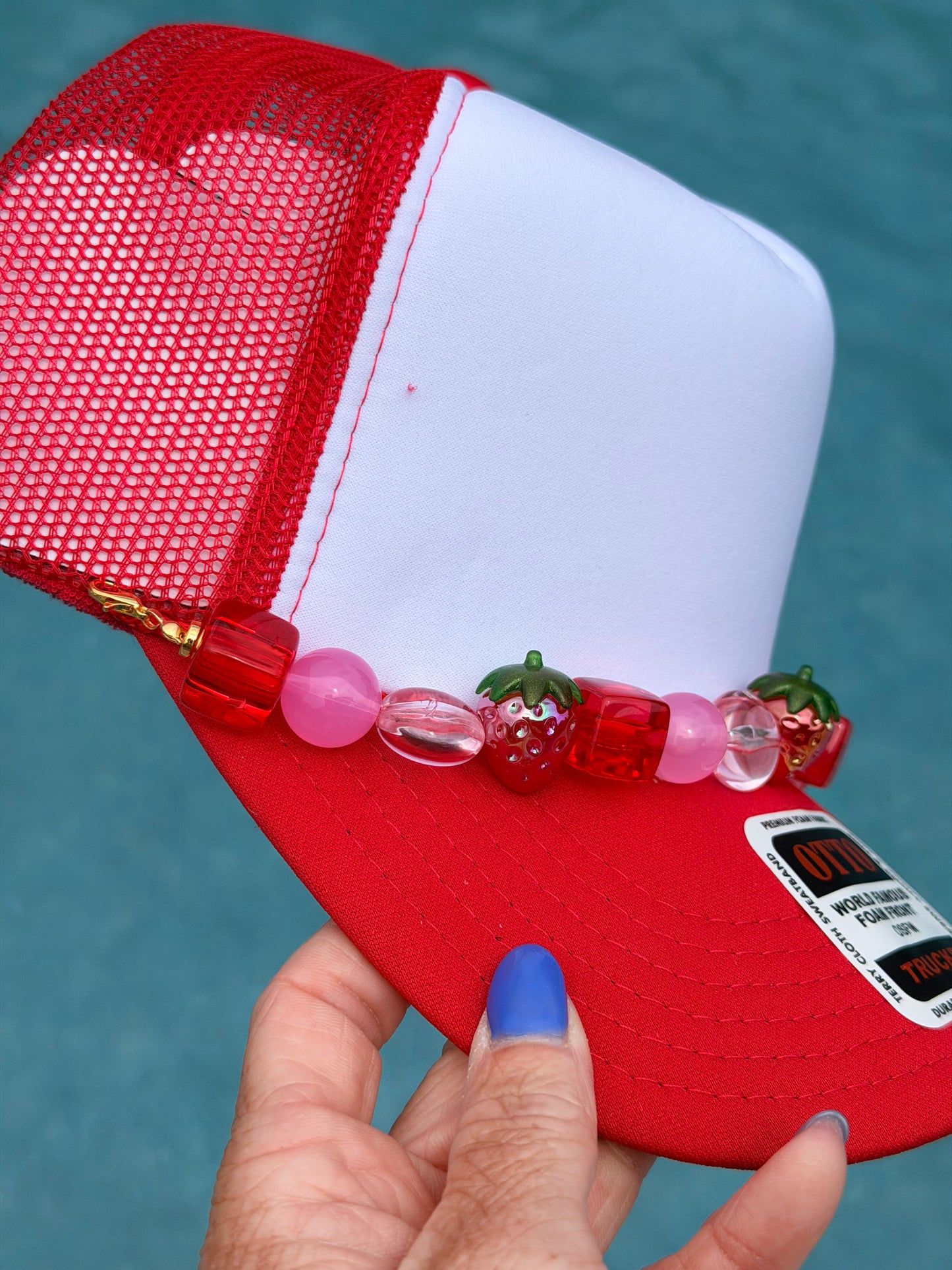 9” Strawberry Delight Hat Chain