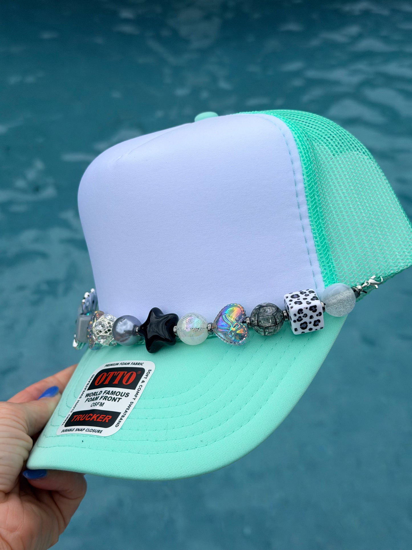9” Sassy Hat Chain