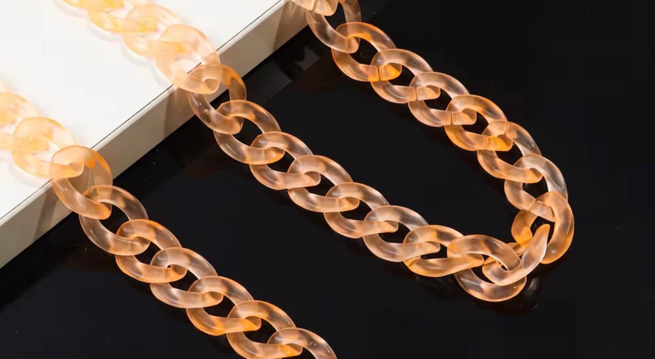 9” Clear Peach Hat Chain