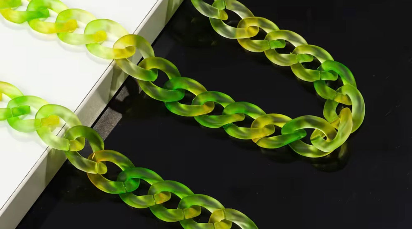 9” Clear Green/Yellow Swirl Hat Chain