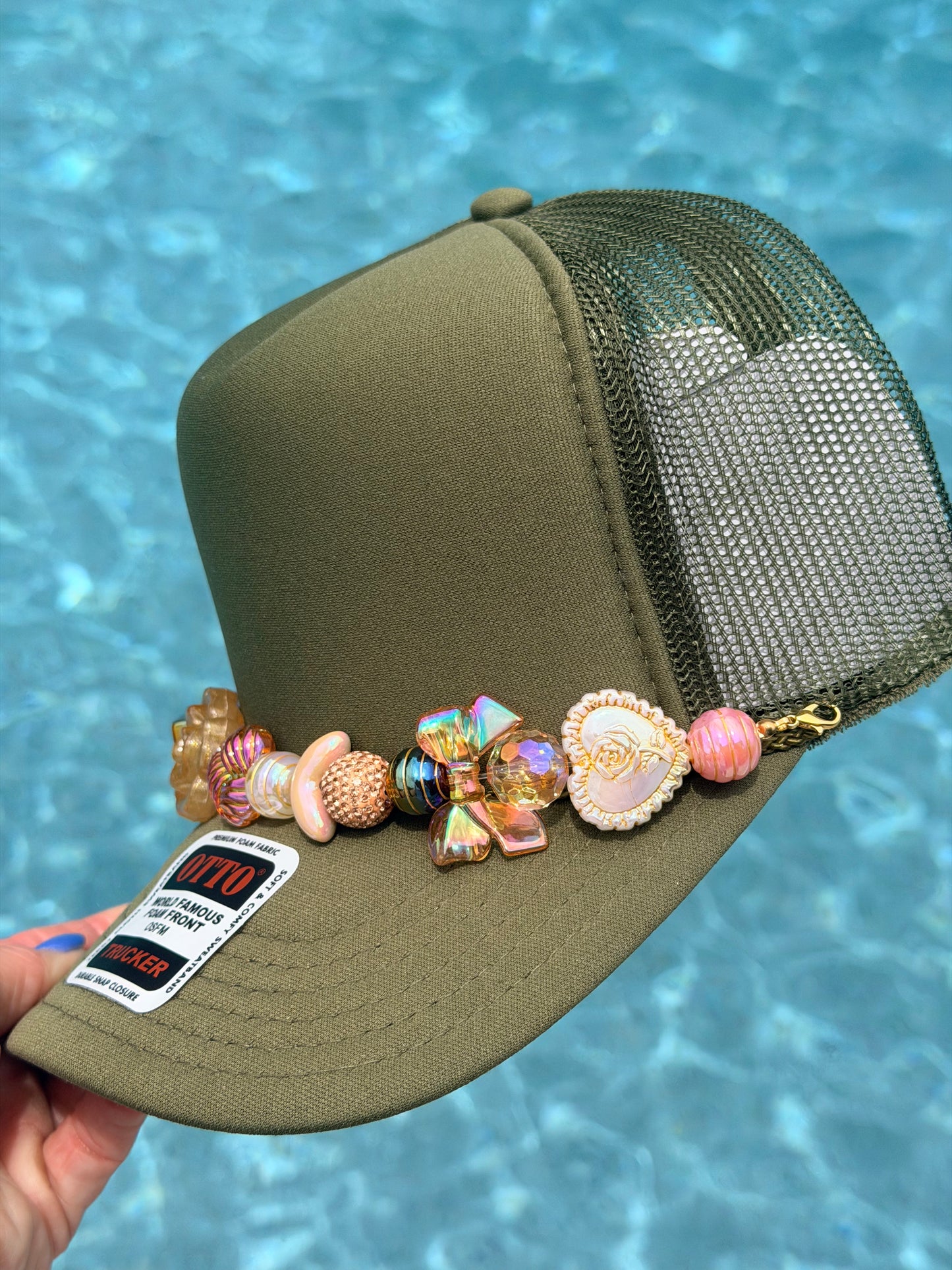 9” She Fancy Hat Chain