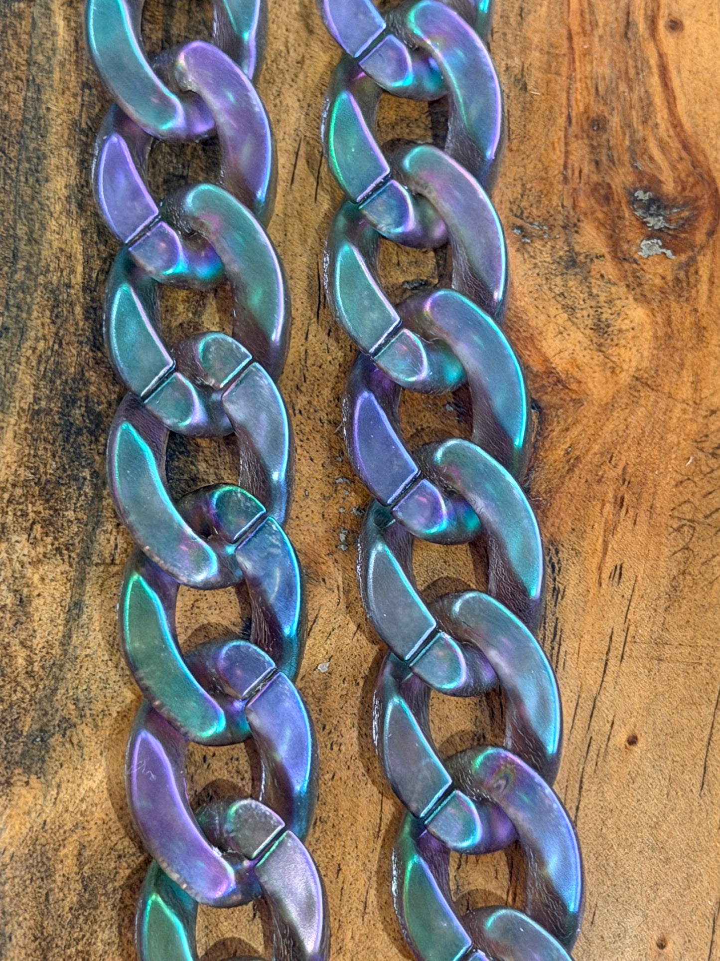 9” Iridescent Hat Chain