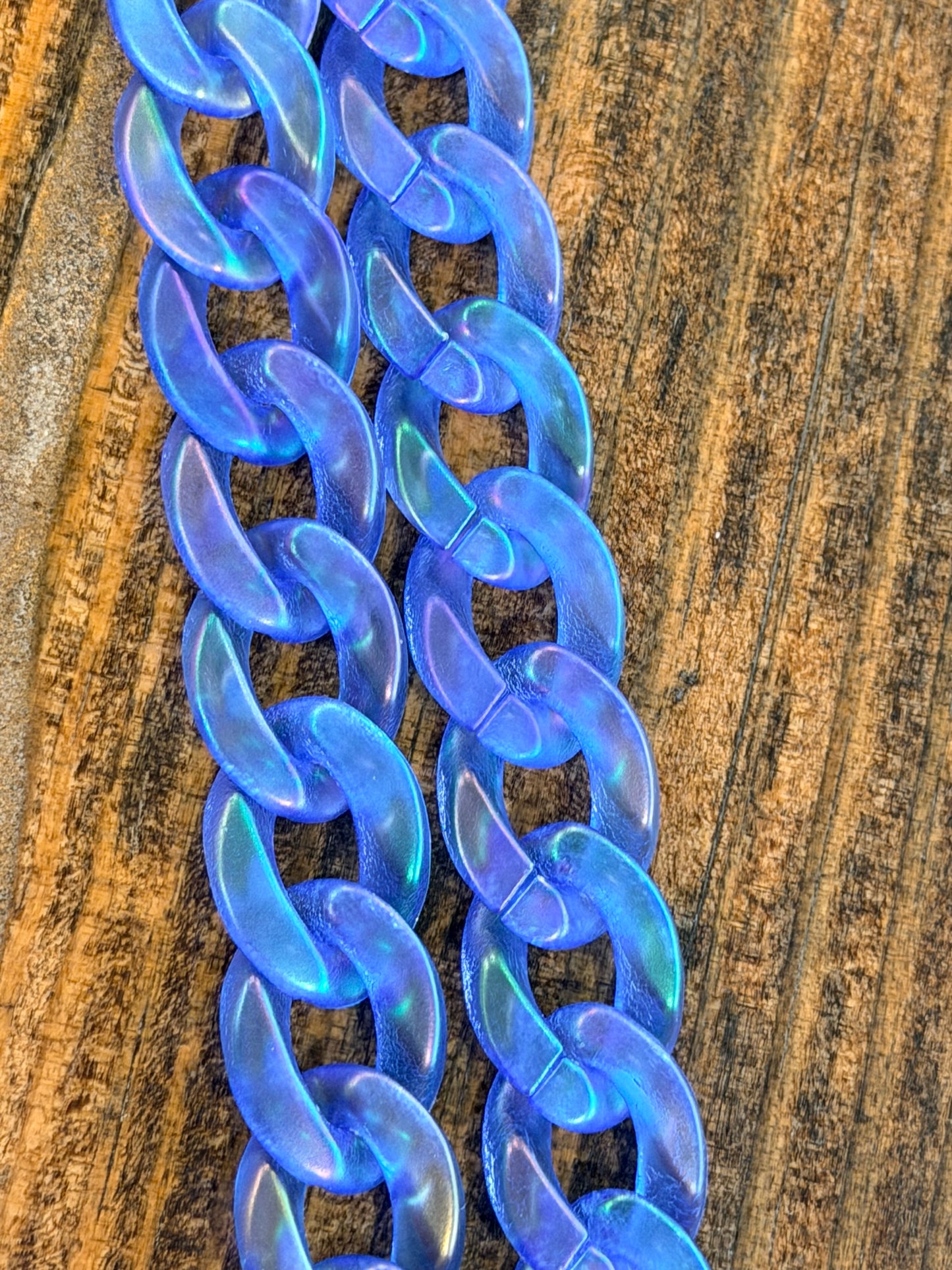 9” Iridescent Hat Chain