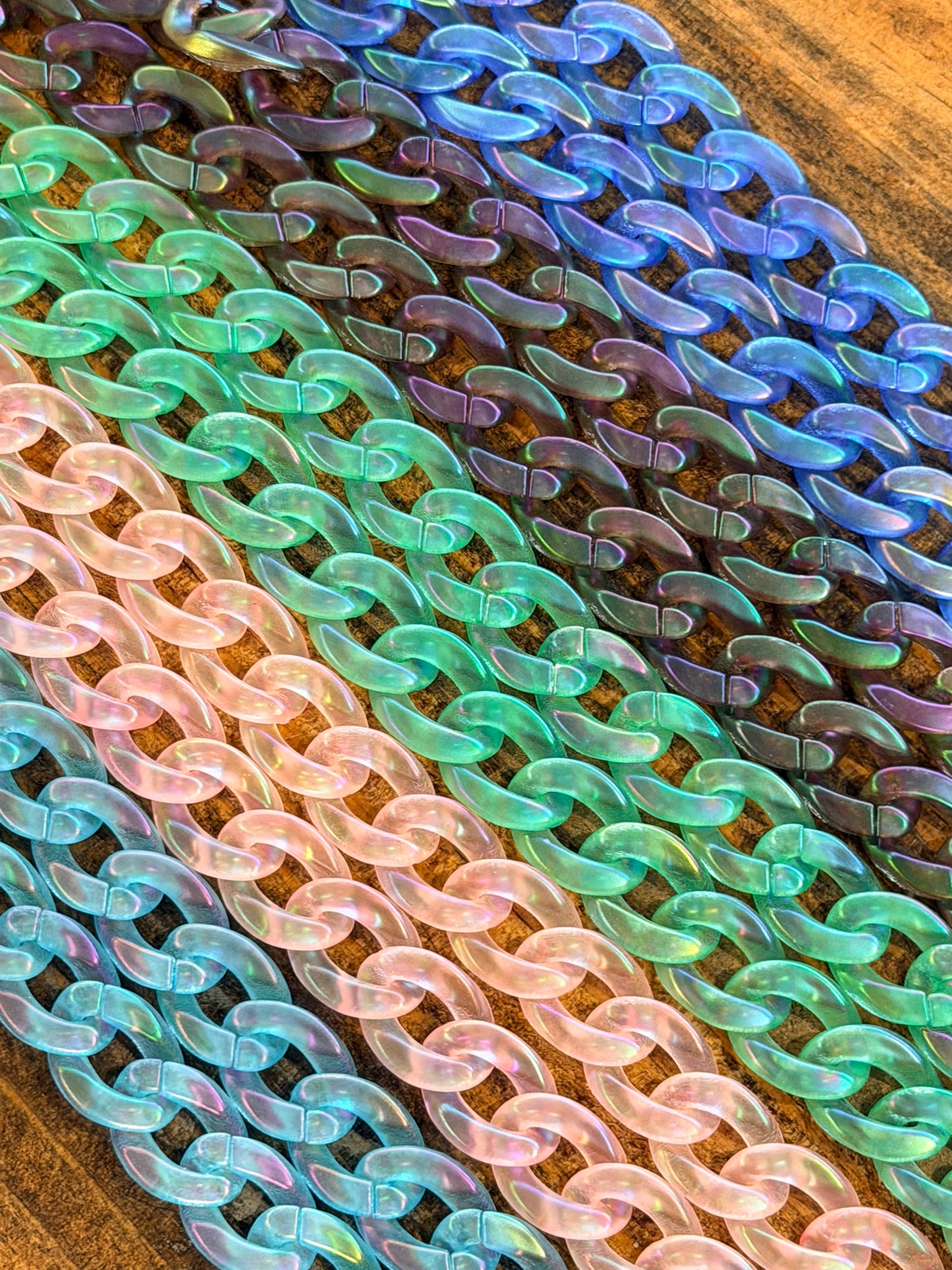 9” Iridescent Hat Chain