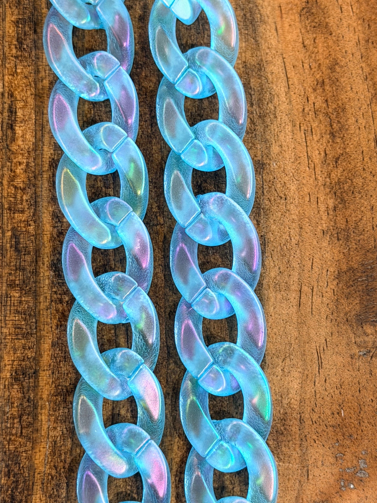 9” Iridescent Hat Chain