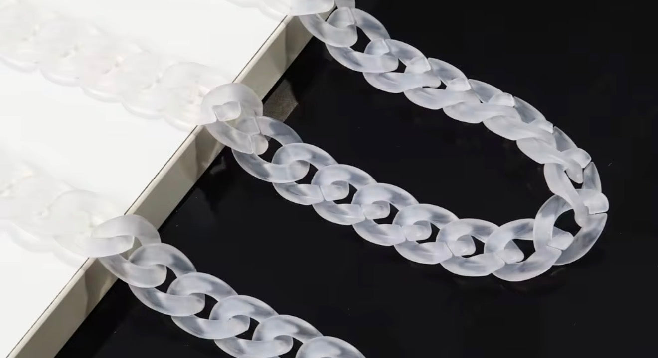 9” Clear Hat Chain