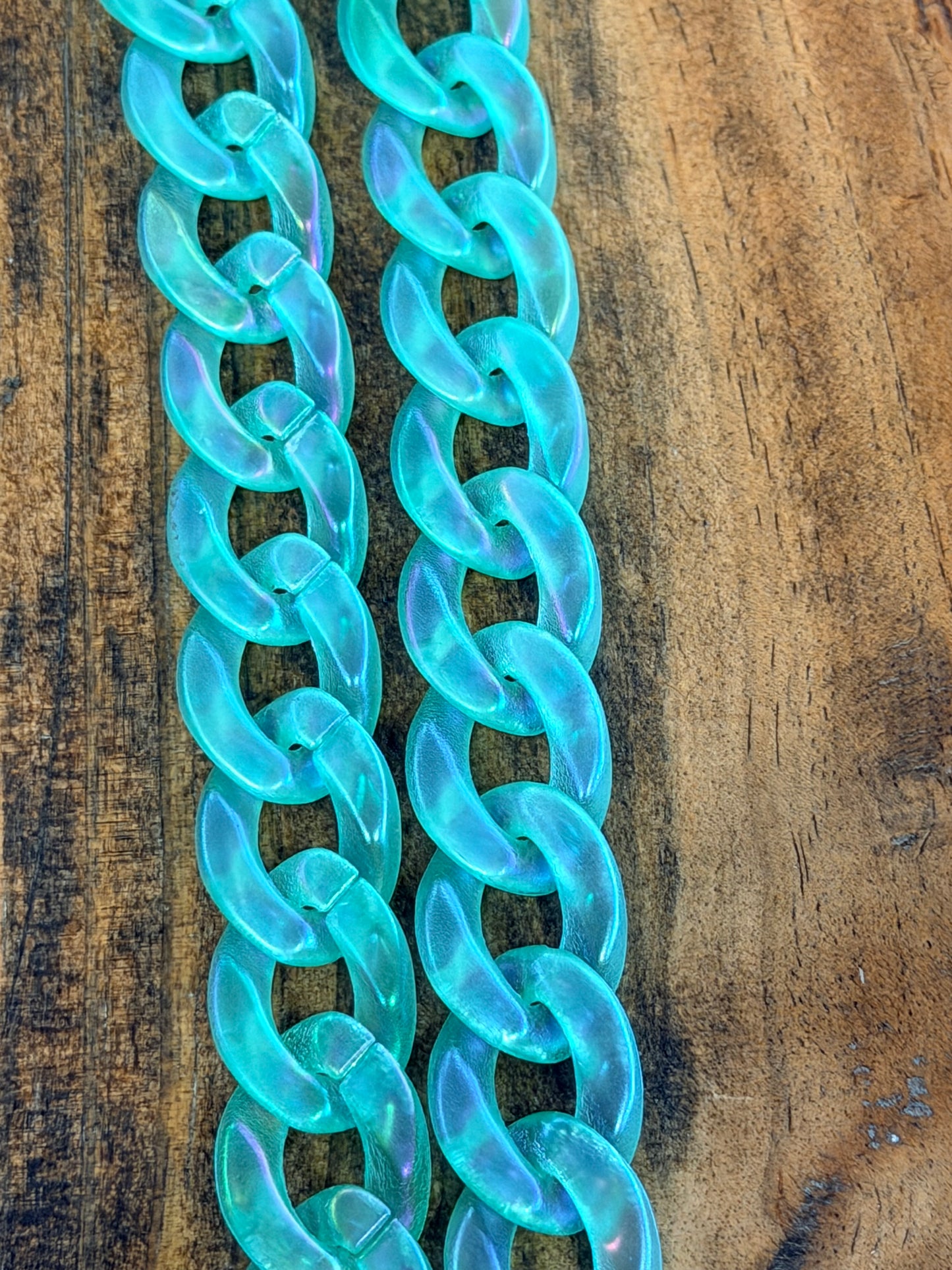 9” Iridescent Hat Chain