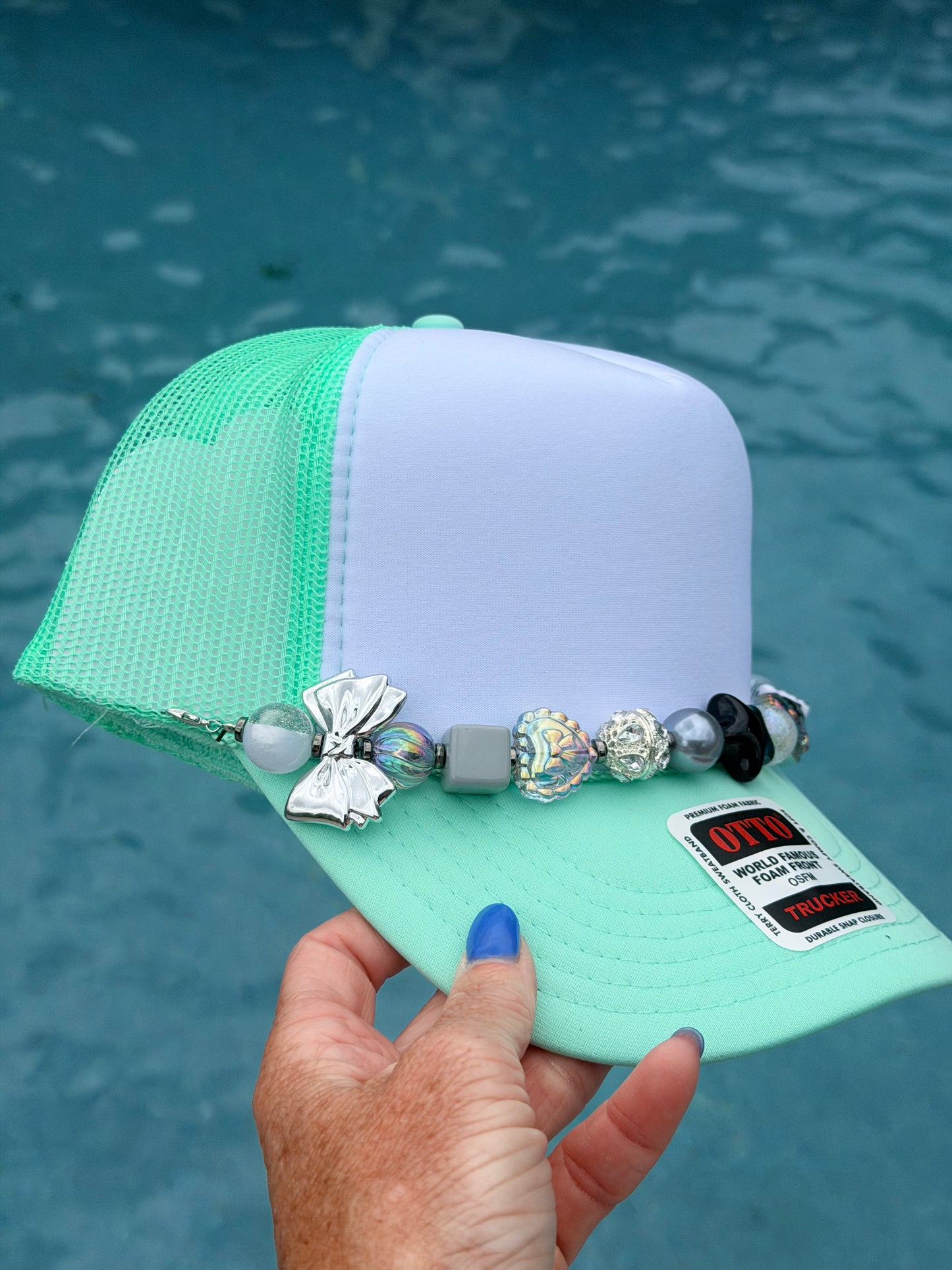 9” Sassy Hat Chain